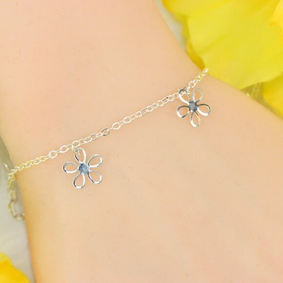 "Minimalist Bracelet, Sleek & Modern Design, Women’s Fashion, YC110213-B - Picture 1 of 10